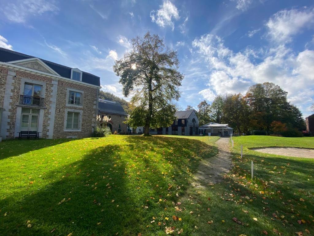 La Chambre Et Le Studio Du Chateau Du Golf De Bernalmont Льеж Экстерьер фото