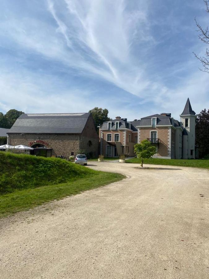 La Chambre Et Le Studio Du Chateau Du Golf De Bernalmont Льеж Экстерьер фото