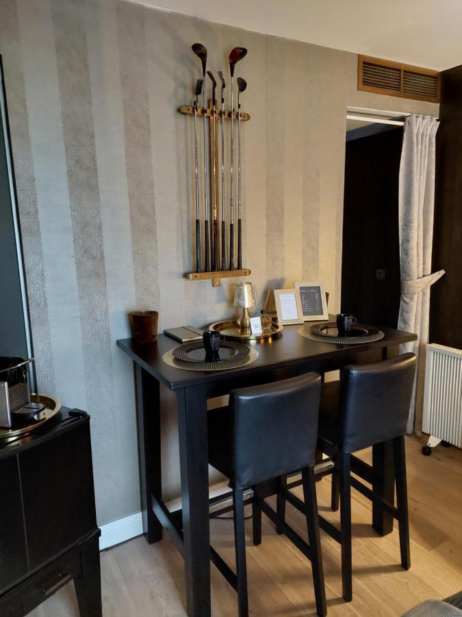 La Chambre Et Le Studio Du Chateau Du Golf De Bernalmont Льеж Экстерьер фото